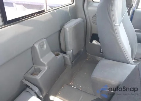 2004 Mazda B4000 Ds z USA, uszkodzony, nr VIN 4F4YR46E44TM01873